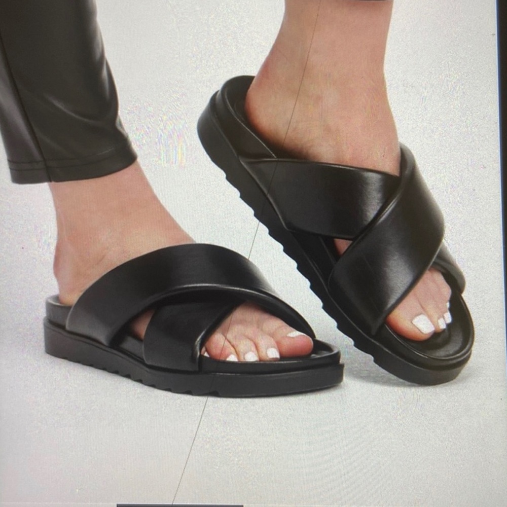 Fabletics Black Slides.